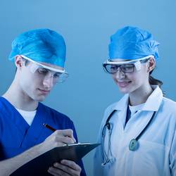 5x7_med_indossato_copia.jpg ( &copy; Ulrike Kuttner)